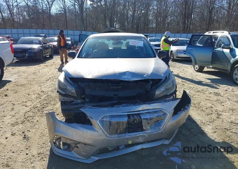 2019 Subaru Legacy 2.5I z USA, uszkodzony, nr VIN 4S3BNAB65K3023910